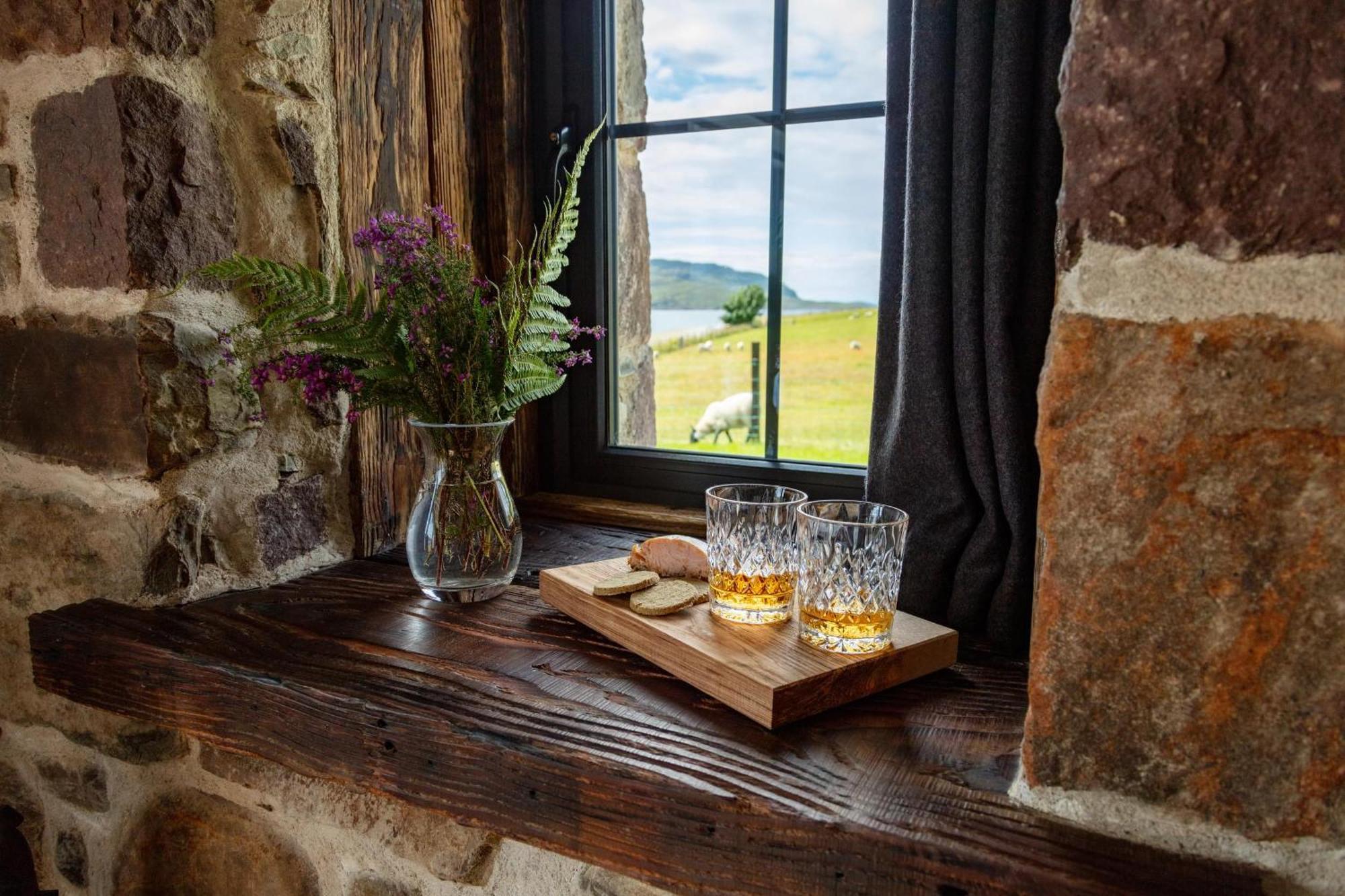 The Wreck - Lochside Cottage Dog Friendly Ullapool Extérieur photo